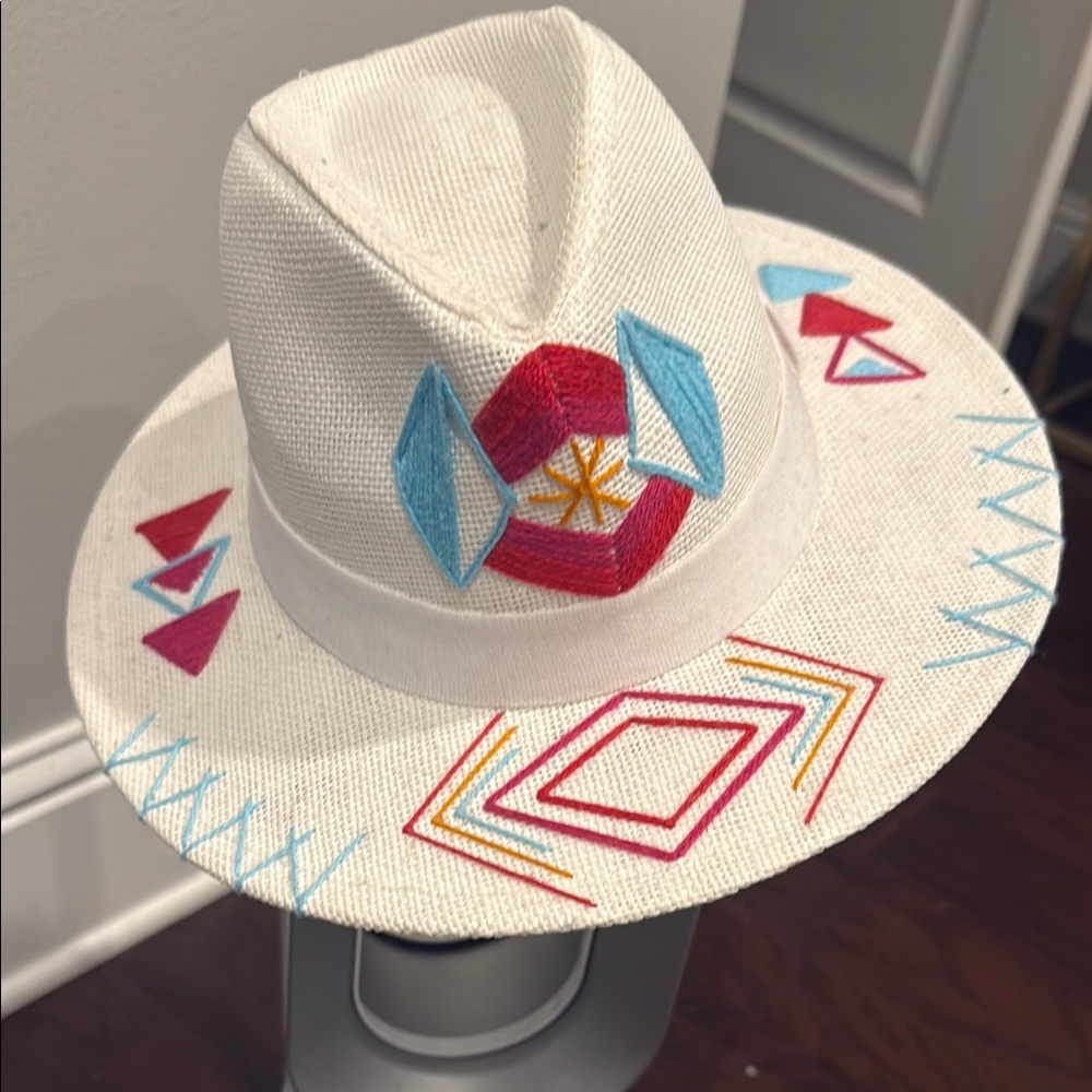 Campelle White Hat with Multicolor Embroidery